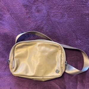 Lululemon 2L everywhere belt bag